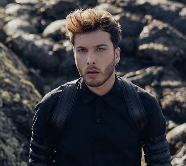  Blas Cantó en el videoclip de Universo 