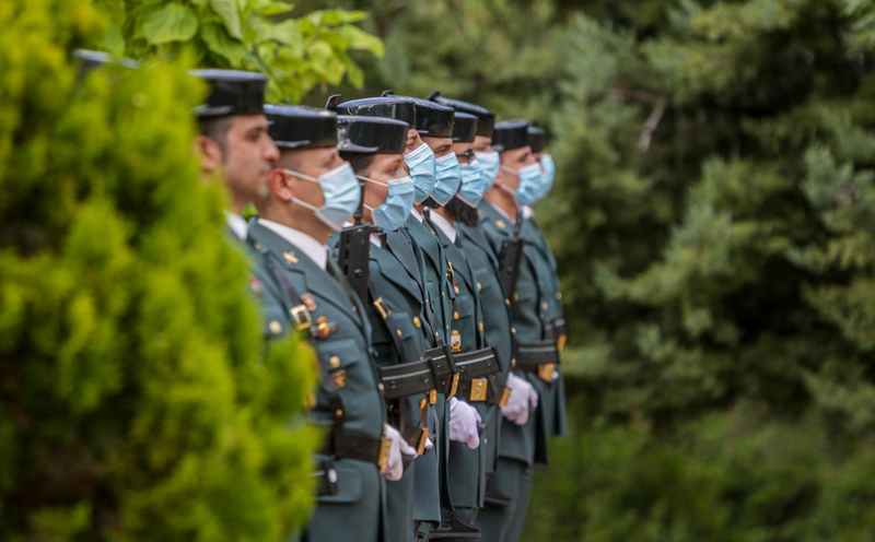  Archivo - Agentes de la Guardia Civil protegidos con mascarillas durante el acto de incorporación de los guardias civiles en prácticas a la Comunidad de Madrid, en Tres Cantos, Madrid (España), a 1 de julio de 2020. - Ricardo Rubio - Europa Press - Archivo 