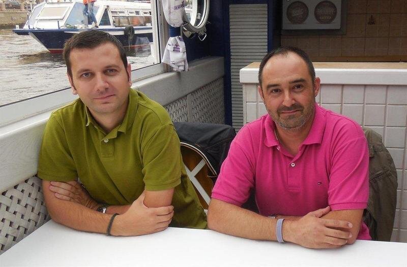  El investigador de la UMU, Juan Manuel Bueno (dcha.) junto al investigador Stefan Stanciu, uno de los colaboradores de la Universidad Politécnica de Bucarest - UMU 