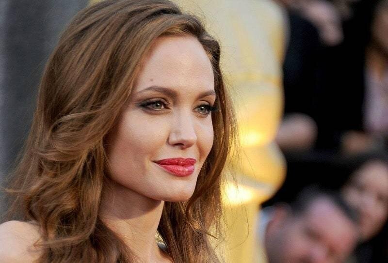  Angelina Jolie 