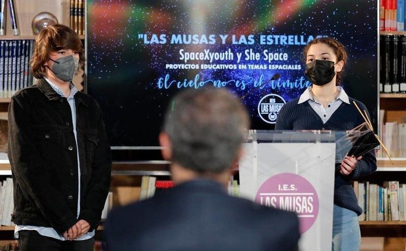  Los alumnos del proyecto del proyecto "Las Musas y las Estrellas" que lanzarán un nanosatélite al espacio. // Twitter 