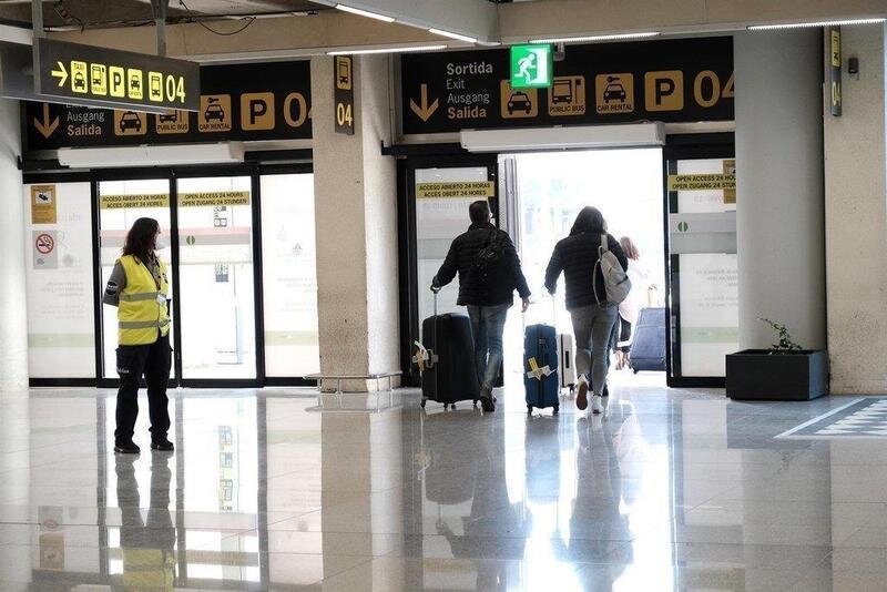  Viajeros en el Aeropuerto de Palma | EP 