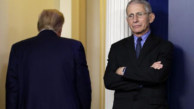  Anthony Fauci, director del Instituto de Enfermedades Alérgicas e Infecciosas, y Donald Trump. 