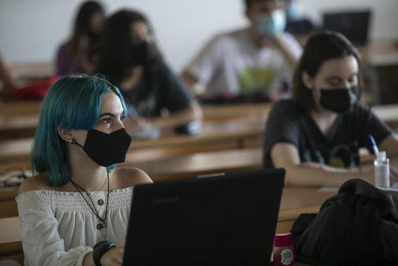  Alumnos en clase en la facultad de Comunicación de la Universidad de Sevilla a 05 de octubre de 2020. - María José López - Europa Press - Archivo 