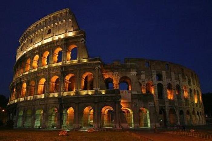  Coliseo Romano (Roma, Italia). 