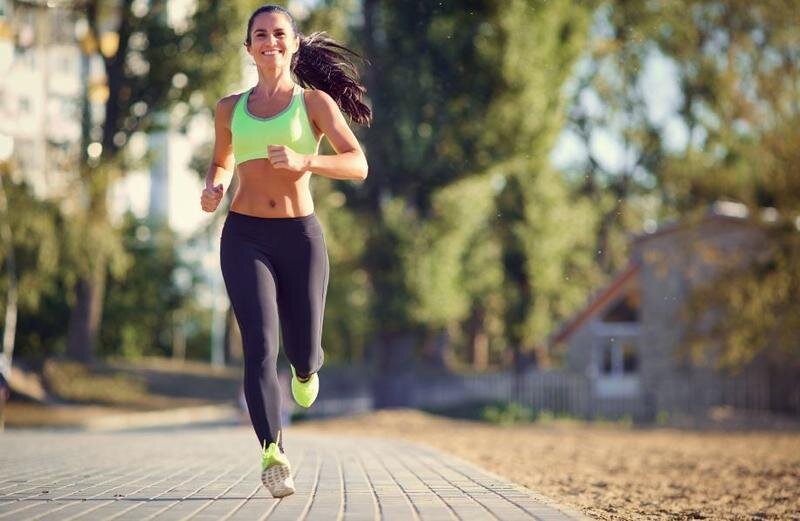  Mujer corriendo por el parque. Imagen: EresDeportista 