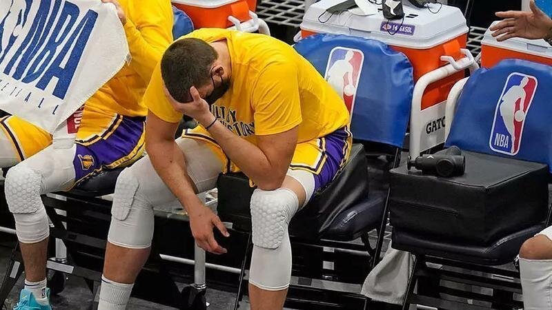  Marc Gasol en el banquillo de los Lakers 