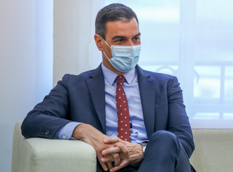  l presidente del Gobierno, Pedro Sánchez, ha apelado a la unidad para seguir haciendo frente al coronavirus y para lograr la recuperación económica.

"La pandemia nos ha vuelto a demostrar el valor de la unidad", ha escrito Sánchez en Twitter este domingo, primer día tras el fin del estado de alarma en España.

En su mensaje con motivo de celebrarse en esta jornada, 9 de mayo, el Día de Europa, el presidente del Gobierno destaca la "acción común" como elemento esencial frente al virus.

"Nuestra acción común ha sido clave frente al virus y lo será también ahora que iniciamos la recuperación. Impulsemos juntos/as una Europa solidaria, verde, social, que proteja más que nunca a su ciudadanía", resalta Sánchez. 