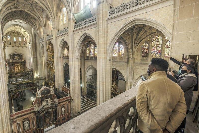  Visitantes en la Catedral de Segovia. Twitter 