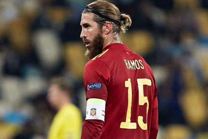  Sergio Ramos disputando un partido con la selección española 