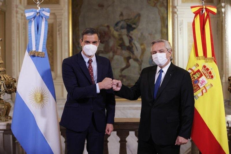  Pedro Sánchez junto al Presidente de Argentina. Twitter. 