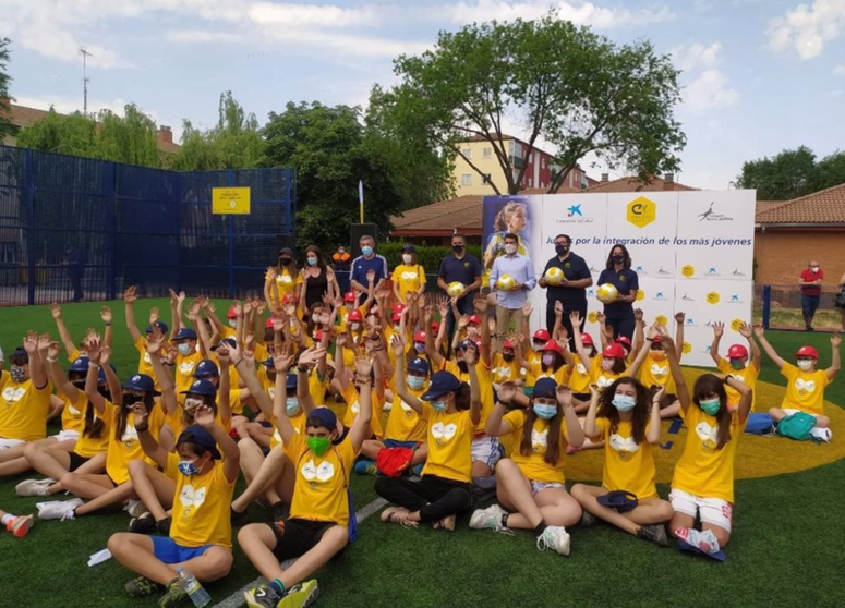  El exfutbolista Íker Casillas ha inaugurado el campo de fútbol 7 que ha levantado la Fundación Cruyff y la Fundación La Caixa en Ávila. - AYUNTAMIENTO DE ÁVILA 