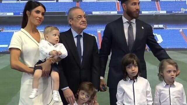  Sergio Ramos, junto a Florentino Pérez y su familia. - Real Madrid TV 