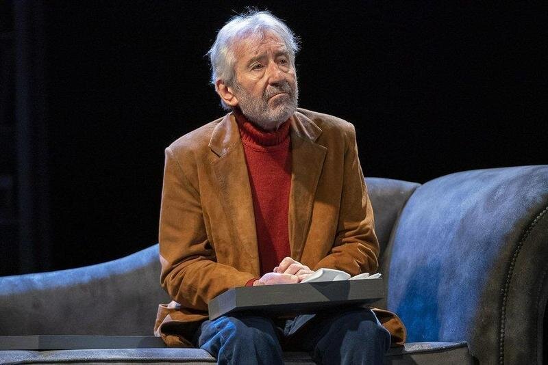  'Señora de rojo sobre fondo gris' de Miguel Delibes, protagonizada por José Sacristán 