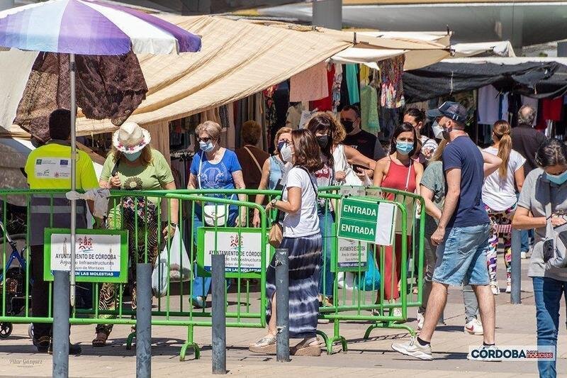  Entrada al mercadillo en el Parque de Las Setas / Pilar Gázquez. 