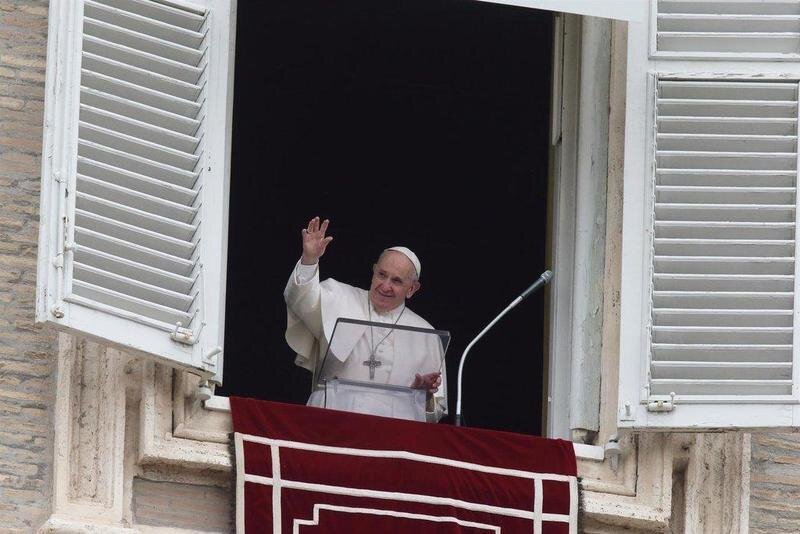  20 June 2021, Vatican, Vatican City: Pope Francis delivers Angelus prayer from the window overlooking St. Peter's Square at the Vatican. Photo: Evandro Inetti/ZUMA Wire/dpa - Evandro Inetti/ZUMA Wire/dpa - Archivo 