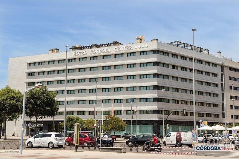  Fachada del hotel Córdoba Center / Pilar Gázquez. 