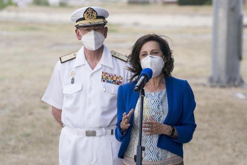  La ministra de Defensa, Margarita Robles, ofrece una rueda de prensa tras recibir a un nuevo avión con 260 personas procedentes de Afganistán, en la base aérea de Torrejón de Ardoz, a 23 de agosto de 2021, en Madrid (España). - A. Pérez Meca - Europa Press 