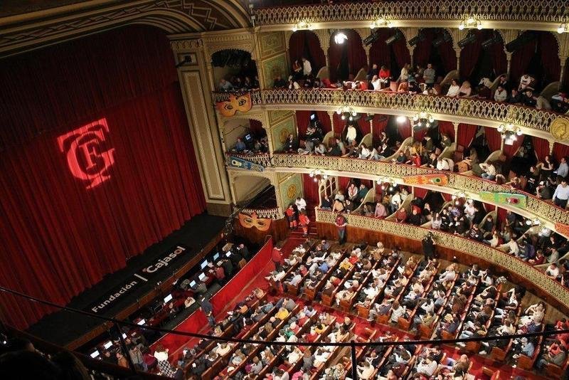  Imagen del interior del Gran Teatro Falla en una función de Carnaval 