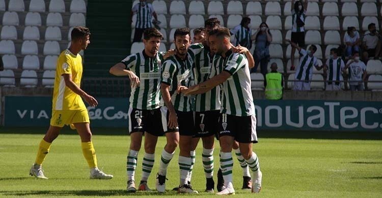 <p> El Córdoba C.F en su victoria ante el UD San Fernando </p>