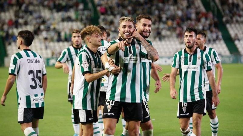 <p> Celebración del Córdoba tras el segundo gol ante el Antequera </p>