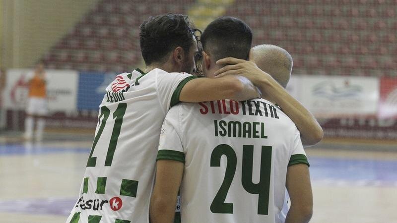 <p> Los Jugadores del Córdoba Patrimonio celebrando un tanto </p>