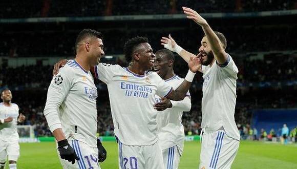 <p> Casemiro, Vinicius Jr y Benzema celebrando el segundo gol del Madrid </p>