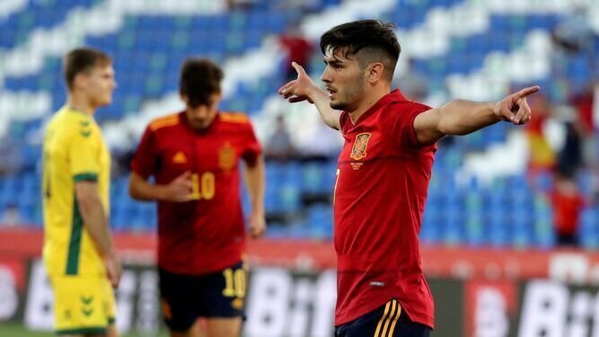 <p> Brahim Díaz celebrando su primer gol con la Selección Absoluta </p>