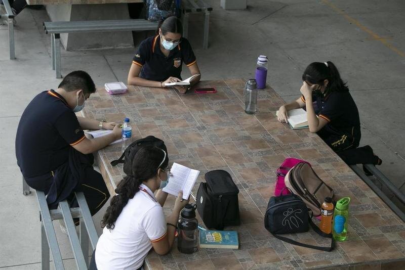 <p> Alumnos del colegio de la Fundación Padre Arrupe en El Salvador - FUNDACIÓN PADRE ARRUPE </p>