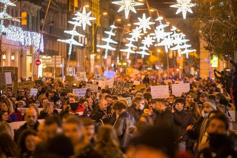 <p> Manifestación en Barcelona contra el uso del pasaporte Covid </p>