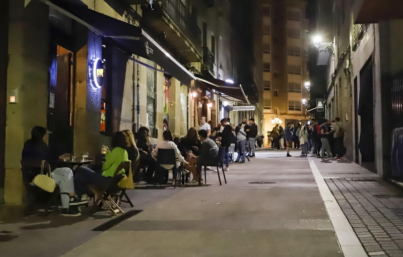 <p> Varias terrazas con clientes durante la primera noche de la reapertura del ocio nocturno con condiciones en Galicia, a 1 de julio de 2021, en Vigo, Pontevedra, Galicia (España). A partir de hoy, la Xunta de Galicia permite la reapertura de los locales de - Marta Vázquez Rodríguez - Europa Press </p>