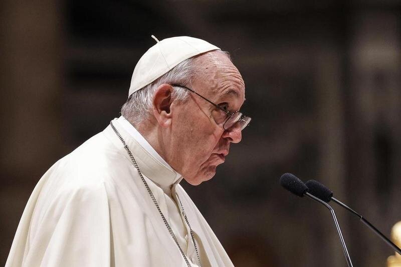 <p> El Papa pronunciando la homilía en el Te Deum </p>