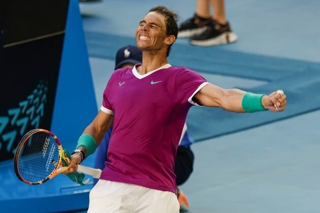 <p> Rafael Nadal celebrando la victoria en la final del Open de Australia </p>