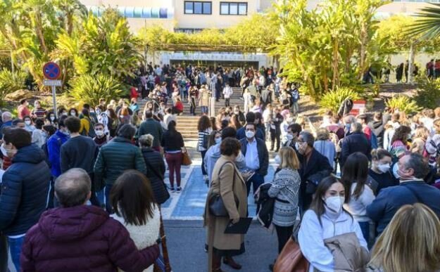 <p> Aspirantes a una plaza de MIR en el Campus de Espinardo </p>