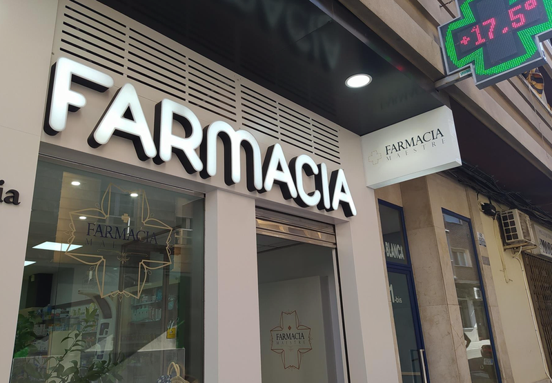 <p> Farmacia. - COFCAM </p>