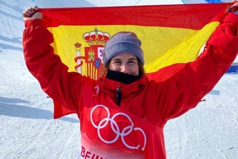 <p> La '"rider" catalana Queralt Castellet ha conquistado la medalla de plata en la prueba de "Halfpipe" </p>