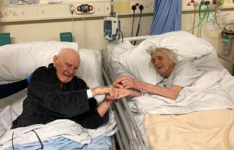 <p> pareja de ancianos muere por covid, imagen de Twitter </p>