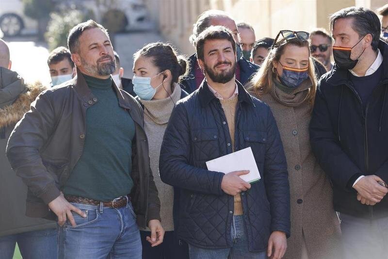 <p> El presidente de Vox, Santiago Abascal, y el candidato de la formación a la Presidencia de la Junta de Castilla y León, Juan García-Gallardo </p>