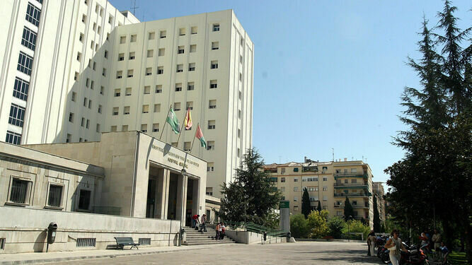 <p> Hospital Universitario Virgen de las Nieves de Granada </p>