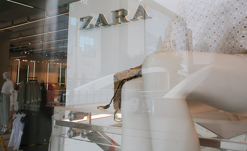 <p> Archivo - Una tienda de Zara - Cézaro De Luca - Europa Press - Archivo </p>