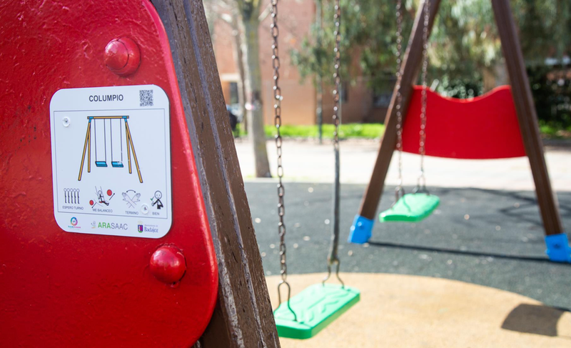 <p> Archivo - Pictograma o placa visual instalada en un parque para niños con espectro autista, en Badajoz, Extremadura (España), a 19 de febrero de 2021. Una serie de pictogramas o placas visuales posibilitarán la plena inclusión de los niños con Trastorno d - JAVIER PULPO - Europa Press - Archivo </p>