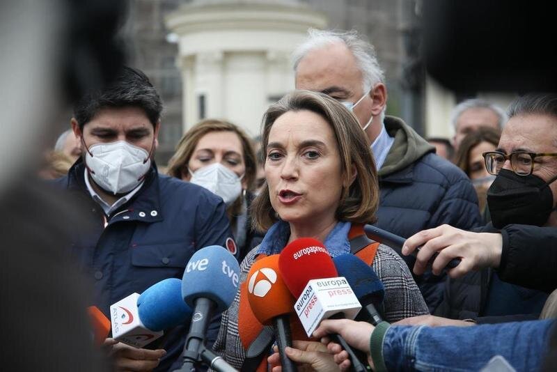 <p> La portavoz del PP en el Congreso de los Diputados, Cuca Gamarra, atiende a los medios de comunicación antes del comienzo de la marcha ‘20M’, en Plaza Emperador Carlos V, a 20 de marzo de 2022, en Madrid. Fuente: Europa Press </p>