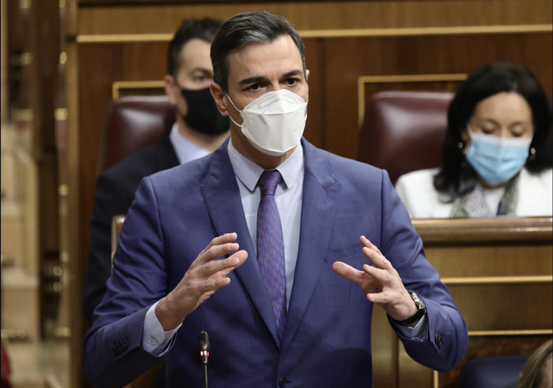 <p> El presidente del Gobierno, Pedro Sánchez, interviene en una sesión plenaria en el Congreso. Fuente: Europa Press </p>