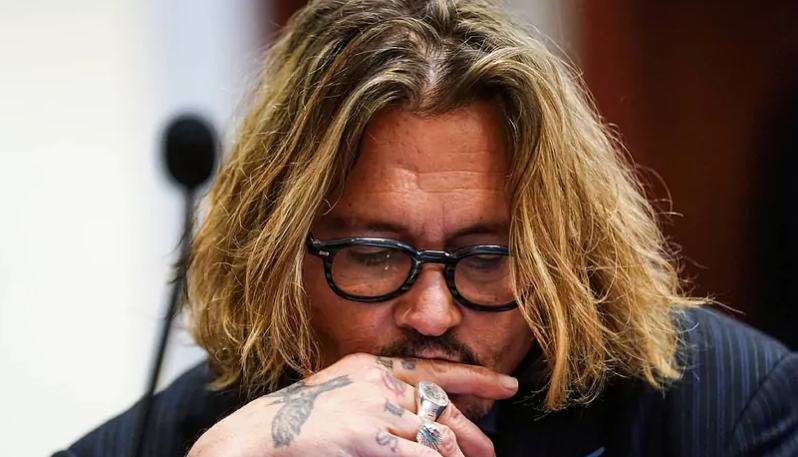 <p> Johnny Depp durante el juicio contra Amber Heard </p>