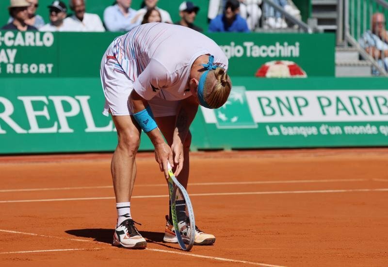 Tennis - ATP Masters 1000 - Monte Carlo Masters - Monte-Carlo Country Club, Roquebrune-Cap-Martin, France - April 17, 2022 Spain's Alejandro Davidovich Fokina reacts during the final match against Greece's Stefanos Tsitsipas REUTERS/Denis Balibouse