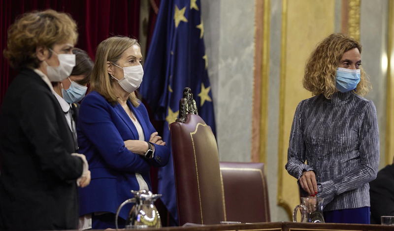 <p> Archivo - La presidenta del Congreso, Meritxell Batet, junto con las vicepresidentas, Ana Pastor y Gloria Elizo. - Jesús Hellín - Europa Press - Archivo </p>