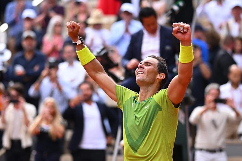 <p> Rafa Nadal celebrando su victoria en la final de Roland Garros </p>