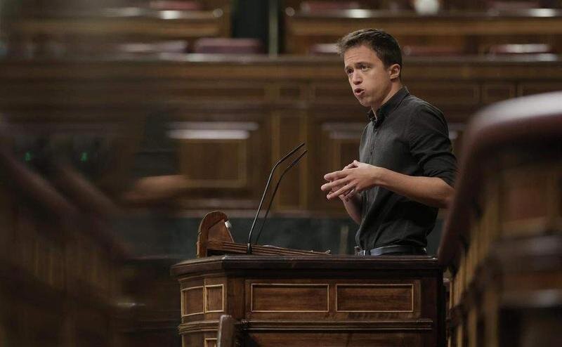 <p> El líder de Más País, Íñigo Errejón, en una sesión plenaria de la Cámara Baja </p>