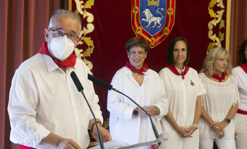 <p> El alcalde de Pamplona, Enrique Maya, en un acto de este sábado. - AYUNTAMIENTO DE PAMPLONA </p>