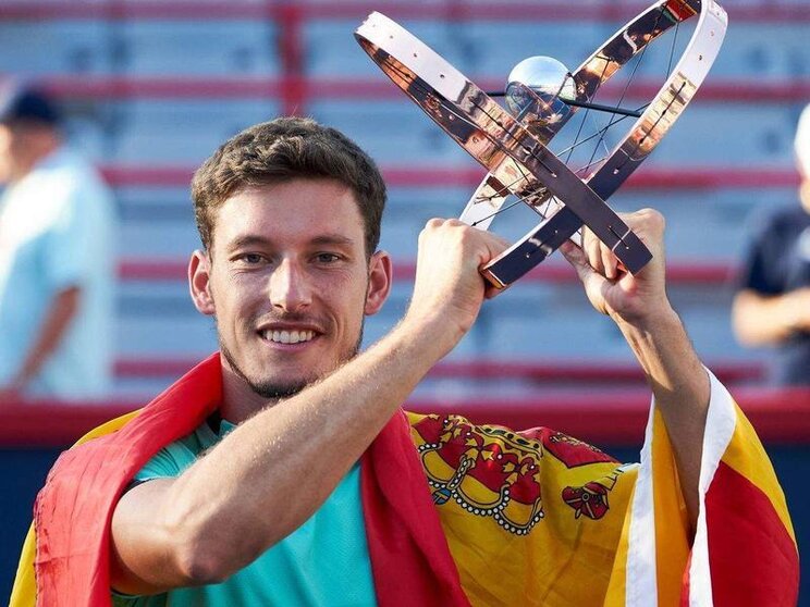 <p> Pablo Carreño con el trofeo del Masters 1000 de Montreal </p>